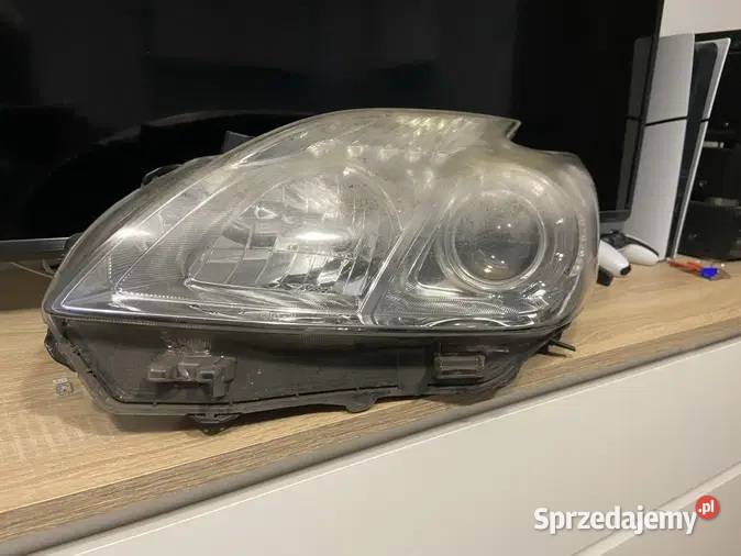 Toyota Prius lampa przednia Lewa Europa