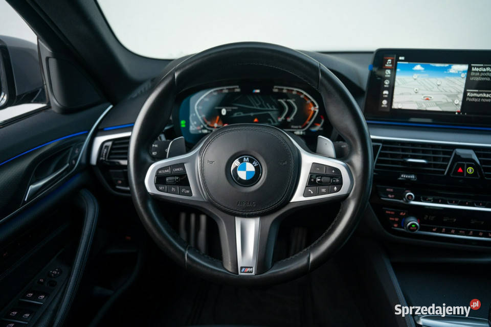 BMW 520 M Sport xDrive Adaptive LED HiFi Shadow Sedan / Limuzyna