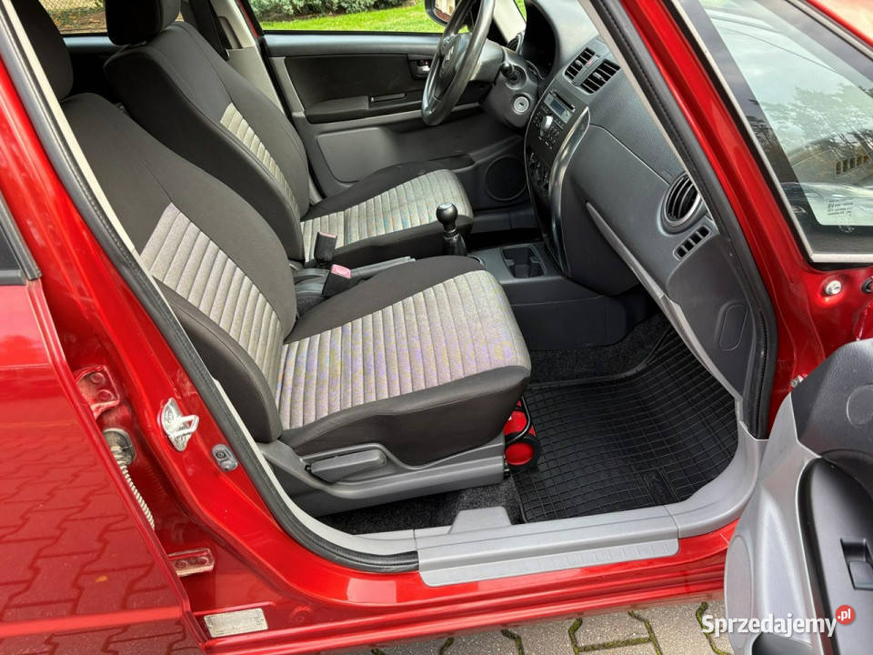 Suzuki SX4 15 benzyna 112 Klimatyzacja Salon lakier metallic Lipówki
