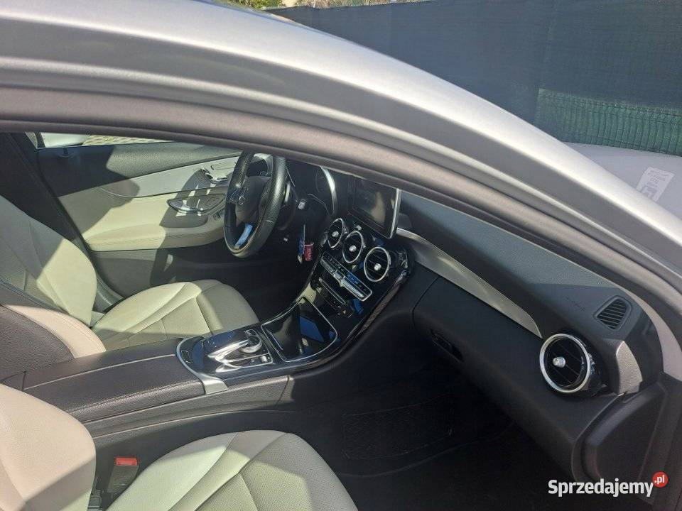 Mercedes C Klasa 300 4Matic 30 benzyna 245 2016r sprzedam