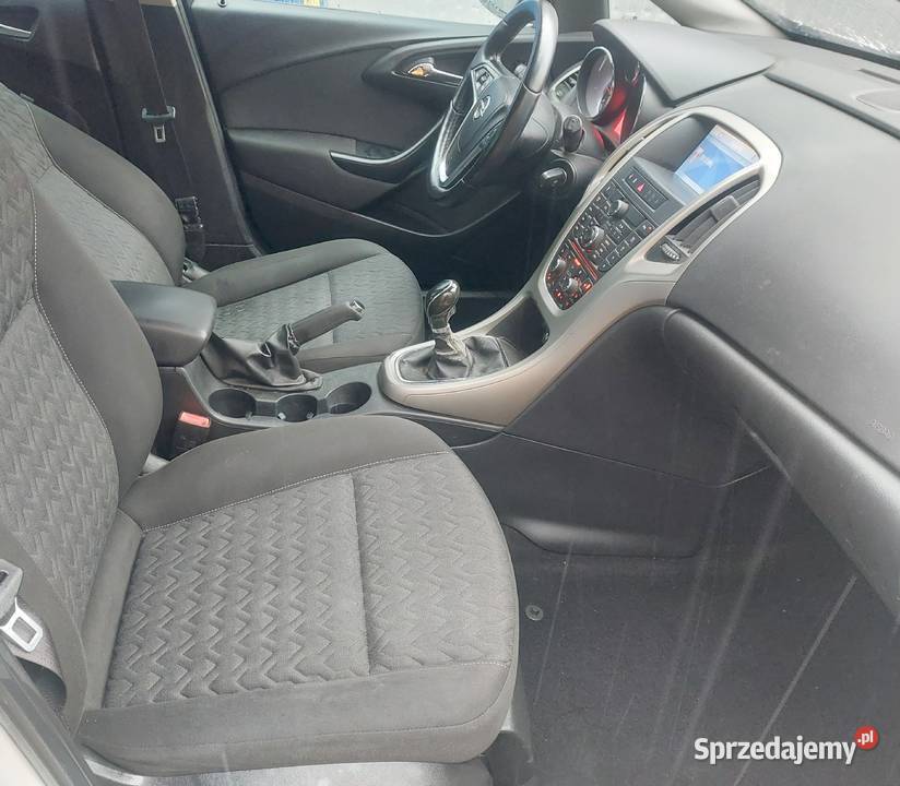 Opel Astra Lift 17 CDTI Isuzu Navi Tempomat PDC Rok produkcji 2014 Biesiekierz sprzedam