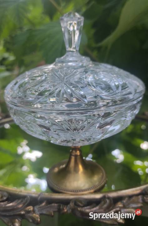 KRYSZTAŁOWA BOMBONIERA MISA NA MOSIĘŻNEJ STOPIE Porcelana i szkło Pabianice