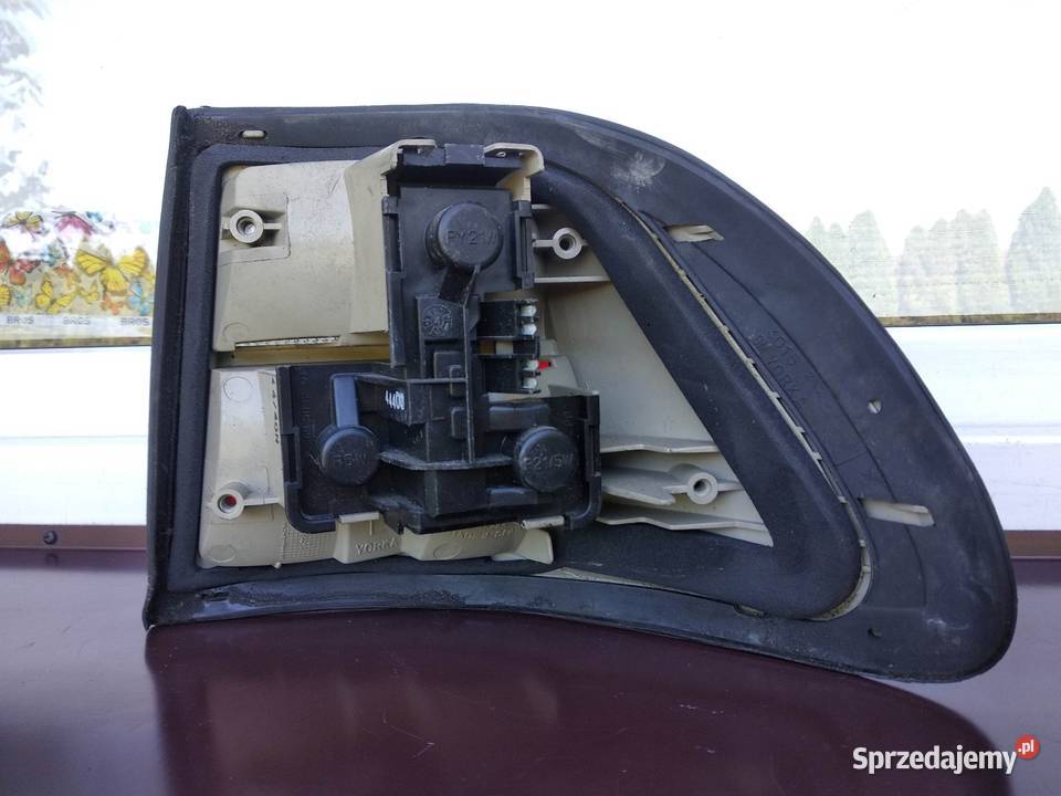 Opel Omega B sedan lampa tył tylna lewa w Sieradz