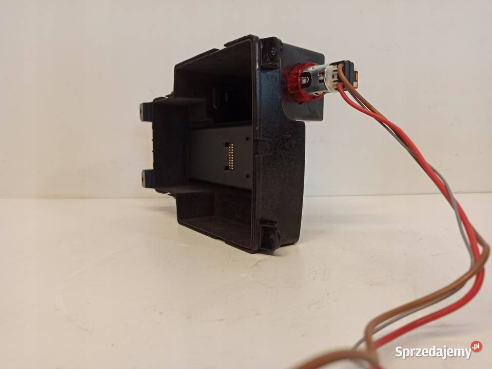 SCHOWEK ZAPALICZKA AUDI A4 B8 8K0864981F osobowe