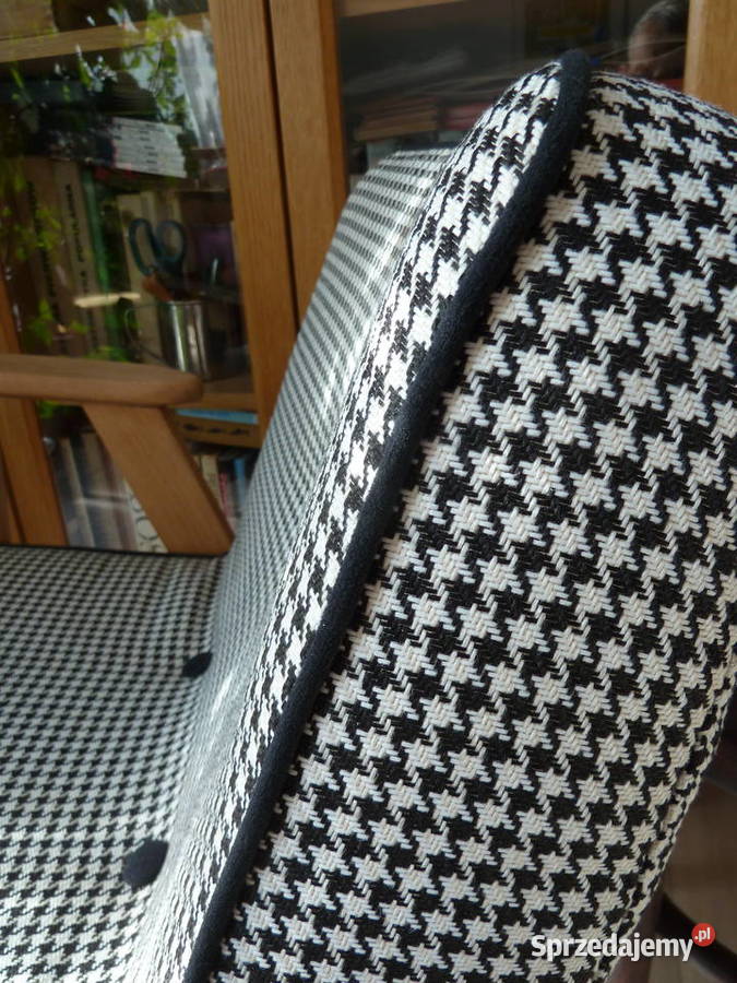 Dwa fotele 366 projektu Chierowskiego odnowione Łódź