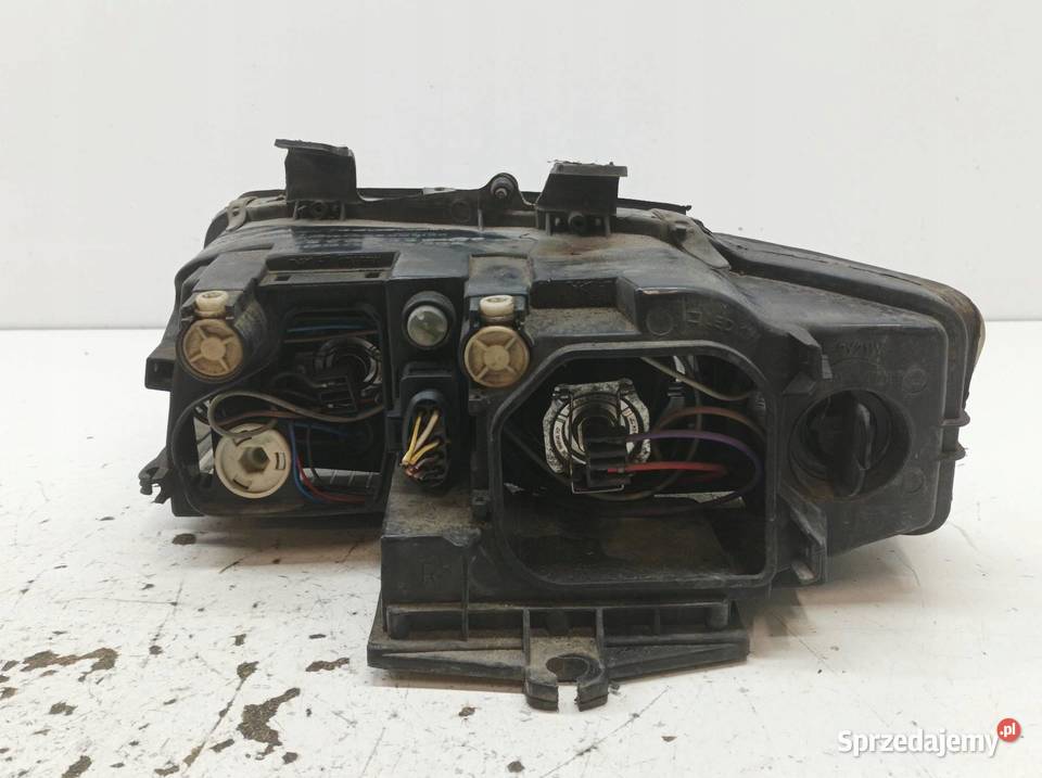 LAMPA PRZÓD PRAWA SOCZEWKA Audi A4 II 20002006 osobowe