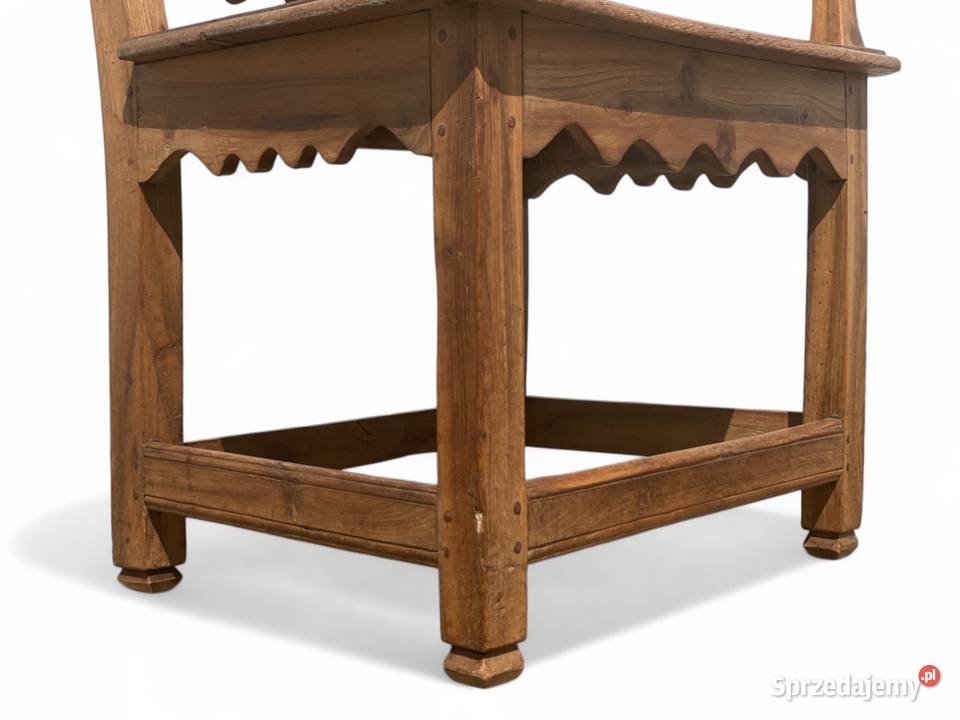 Oryginalny stary drewniany fotel tron w Gryfice