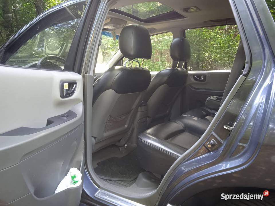 Ładny suv Hyundai benzyna 20 2005 manualna Staszów