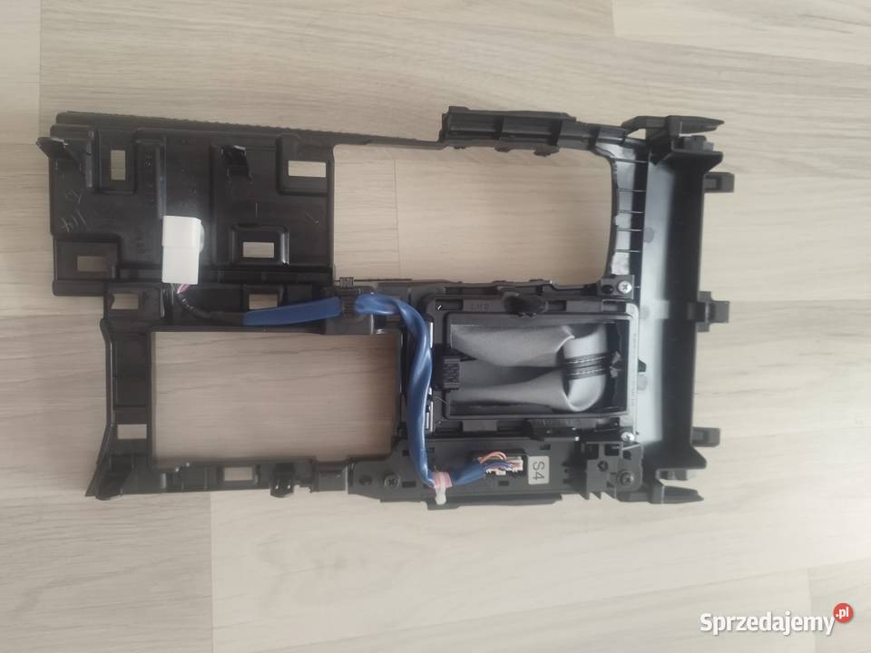 Lexus IS panelkonsolatunel Deski rozdzielcze, konsole