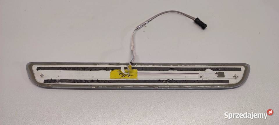 MERCEDES W205 LISTWA PROGOWA PRAWY PRZÓD sprzedam