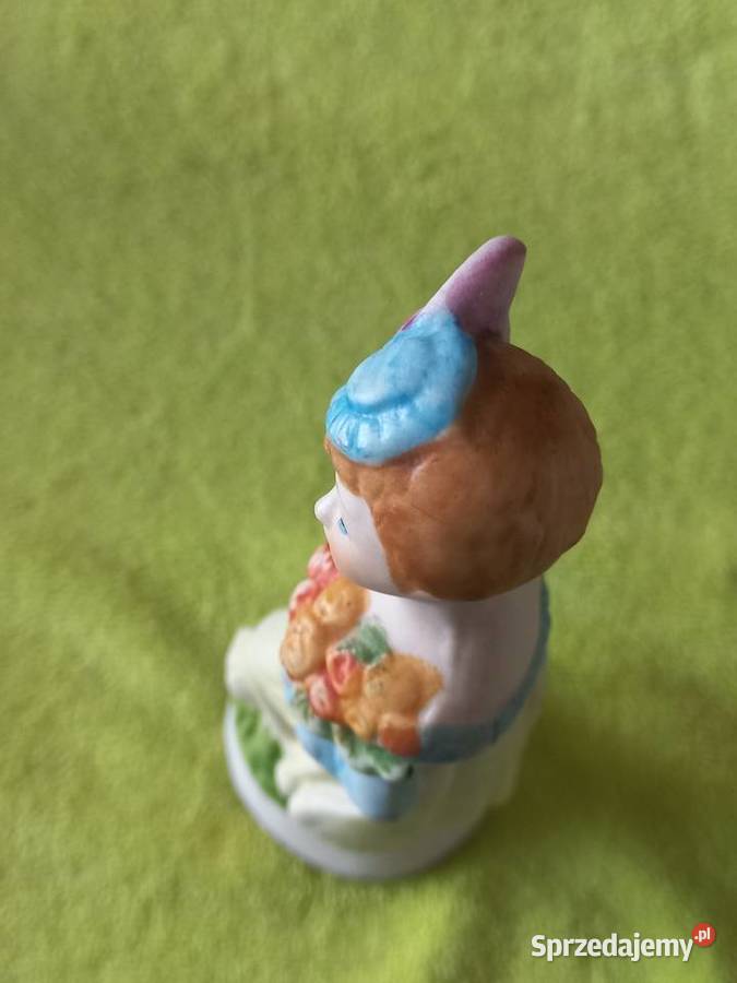 Figurka kobieta porcelana biskwitowa