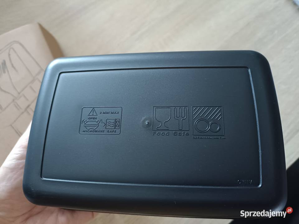 Lunchbox ze sztućcami czarny czarny sprzedam