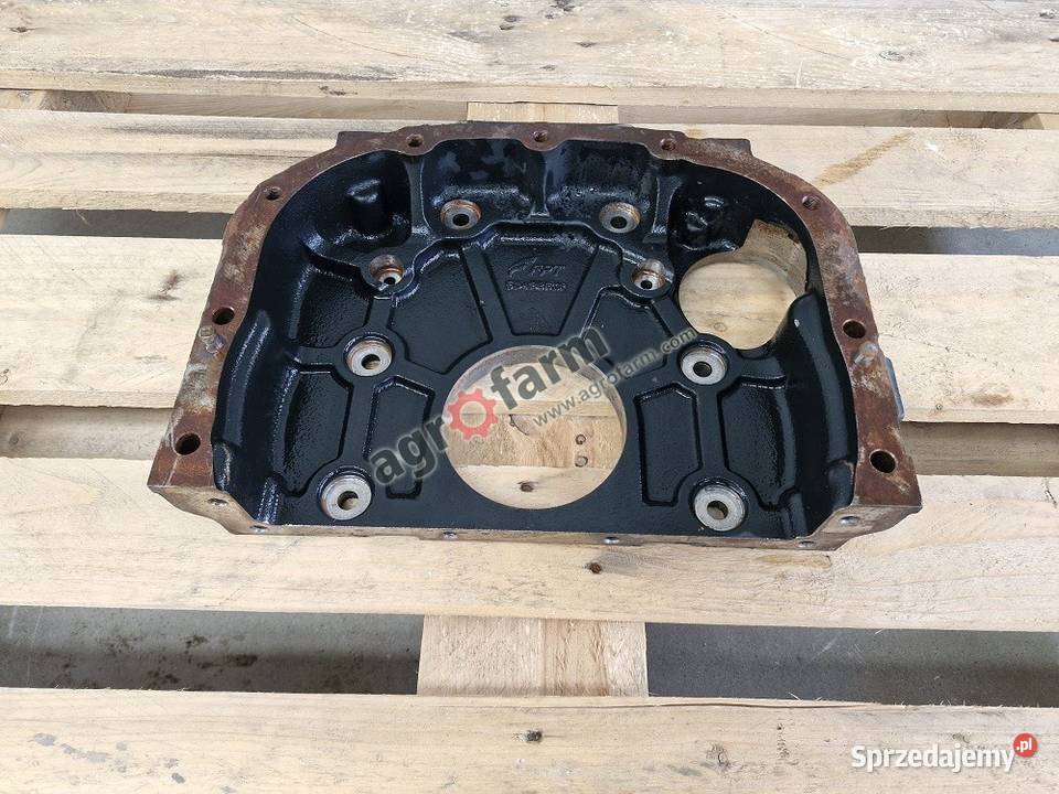 Obudowa koła zamachowego Case Farmall 100C 105C