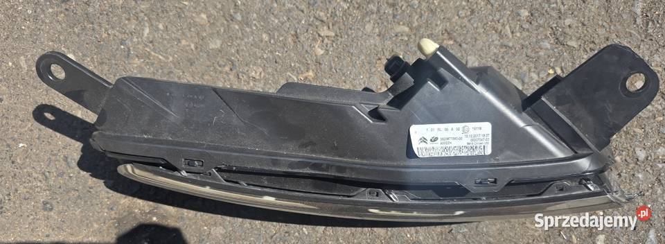 Lampa przednia prawa przód CITROEN C3 III Stęszew