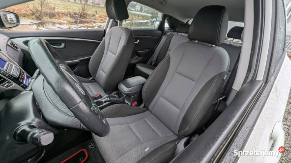 Hyundai i30 2 komplety opon II 2012 2016 serwisowany w ASO Kamienna Góra sprzedam