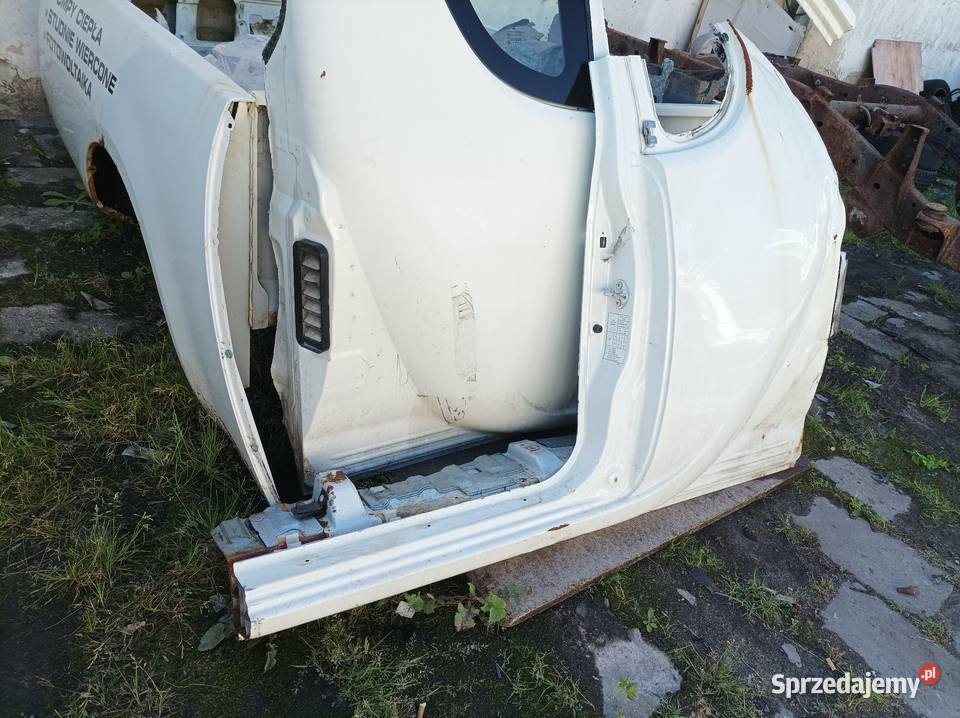 Mitsubishi L200 błotnik tylny lewy z progiem Rok produkcji 2010 Karoseria lubelskie Lublin