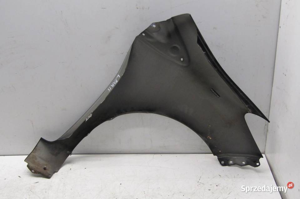 BŁOTNIK PRZEDNI LEWY PRZÓD 209 TOYOTA YARIS III