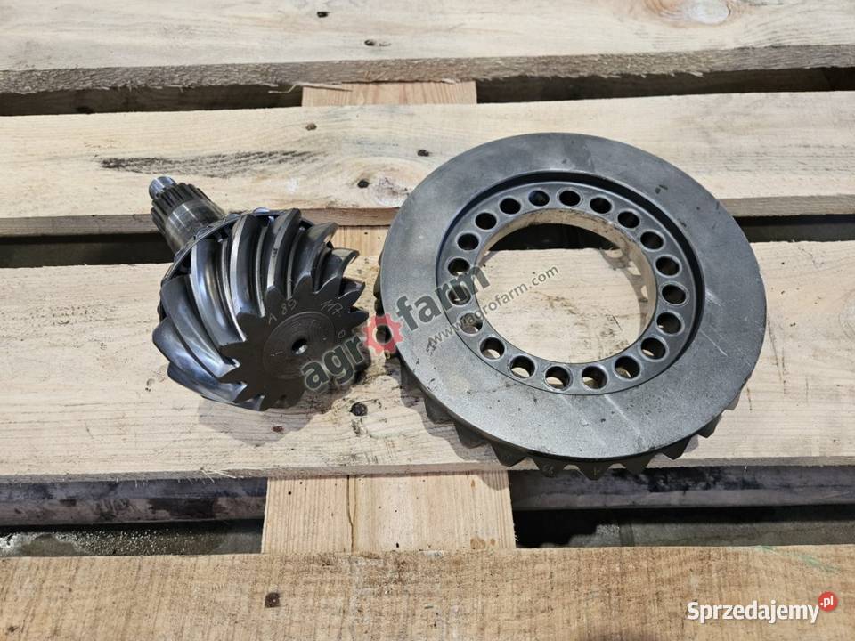 Wałek atakujący z kołem Z14x31 John Deere 6155M Byków