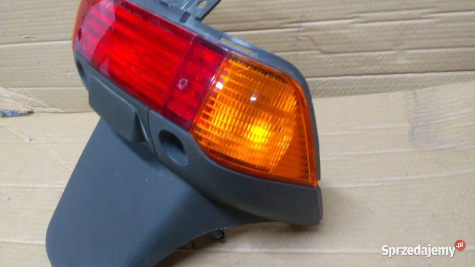 Lampa tył błotnik TRIOM Piaggio Sfera OEM Bielsk Podlaski sprzedam