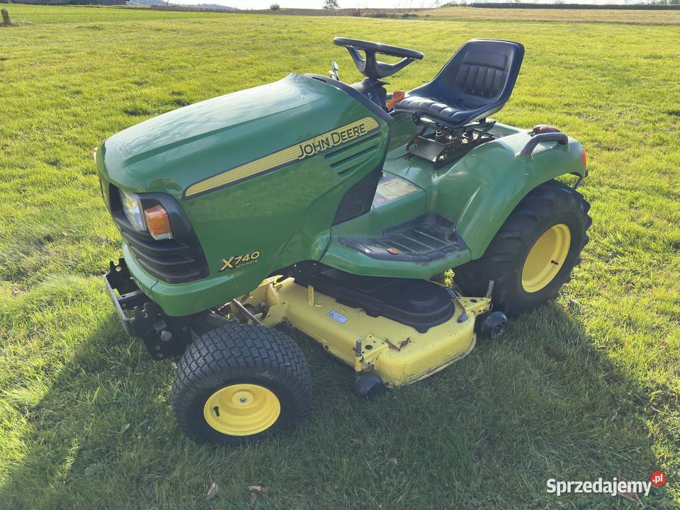 Traktorek ogrodowy John Deere x740