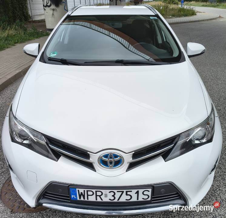 Toyota Auris Touring Sports Hybrid 18 136 2015 189000km Auris sprzedam