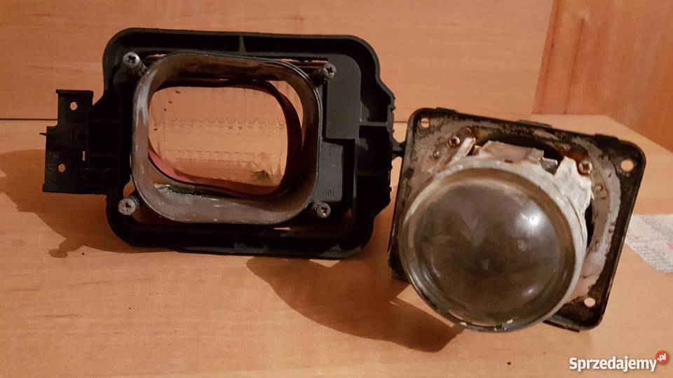 Lampa przeciwmgielna halogen lewa BMW E34