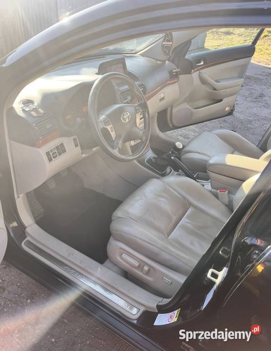 Samochód osobowy Toyota avensis limuzyna manualna Bytów sprzedam