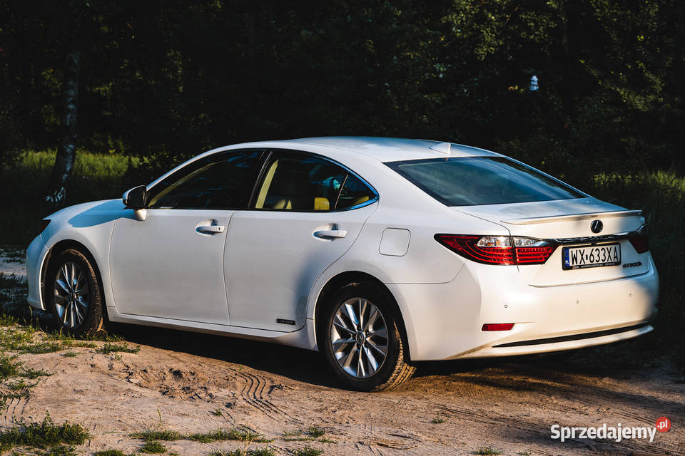 Lexus ES 300h Prestige Hybryda 100 000 Rok produkcji 2015 Warszawa sprzedam
