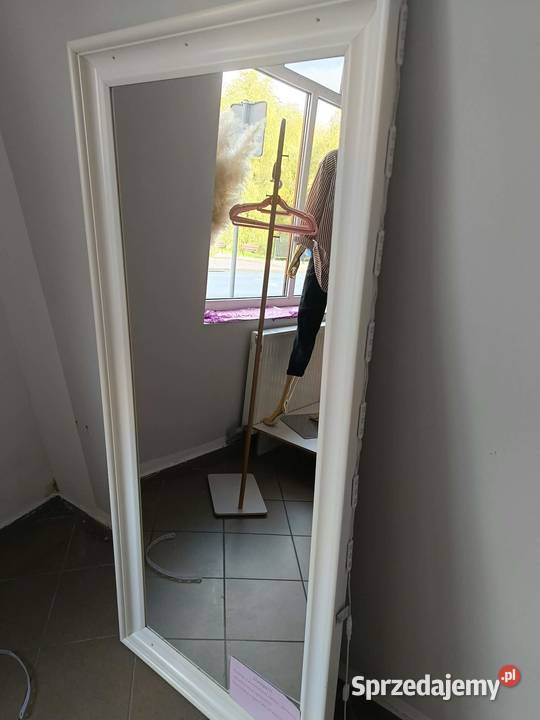 Przymierzalnia solidna z lustrem i wieszakiem Zbąszynek