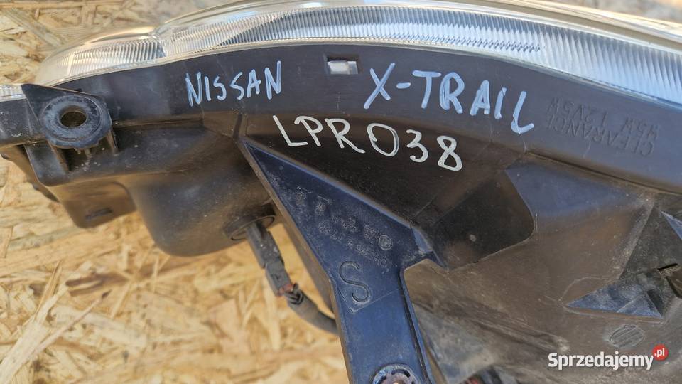 NISSAN XTRAIL LAMPA PRZÓD PRZEDNIA PRAWA EUROPA osobowe Oświetlenie Słowikowo