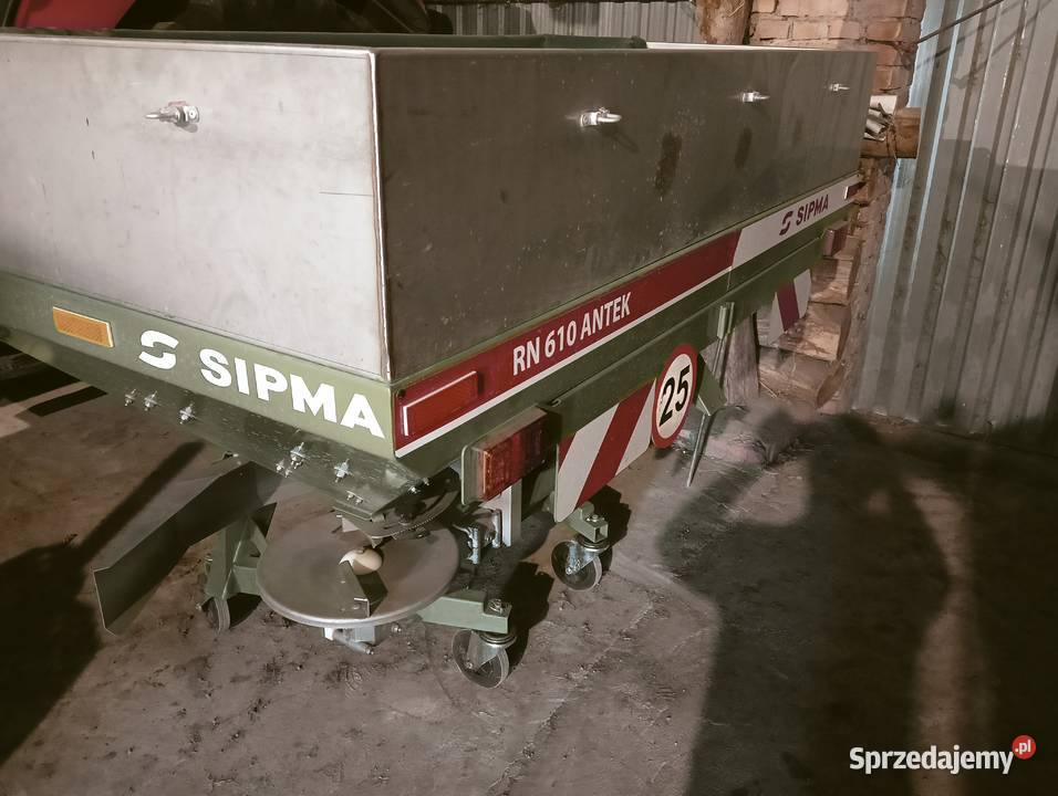 Rozsiewacz nawozu Sipma pojemność 1300 nadstawka kujawsko-pomorskie Radzyń Chełmiński