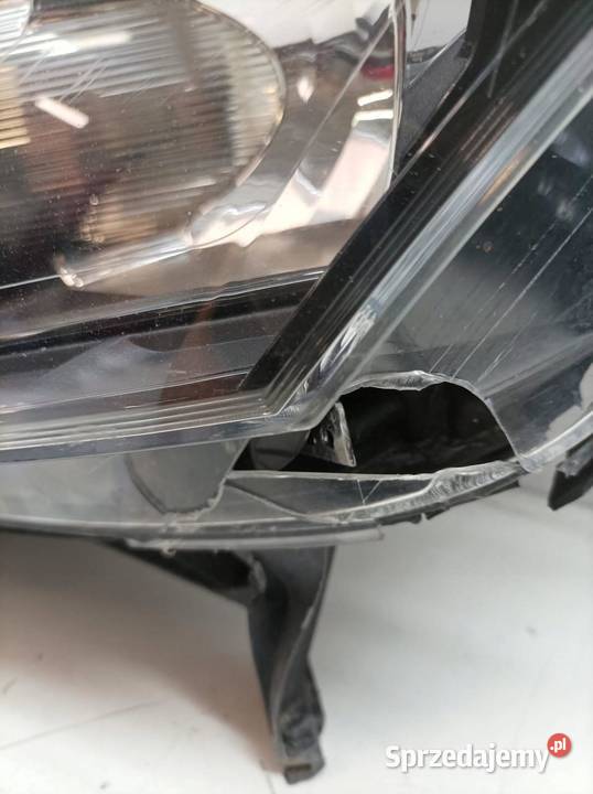 LAMPA PRZÓD LEWA EU USZKODZONA 9007036 Ford osobowe Lampy przednie świętokrzyskie