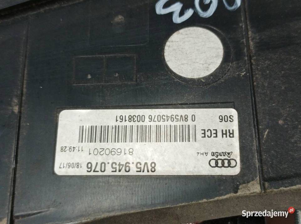LAMPA TYŁ W KLAPĘ PRAWA SEDAN EU 8V5945076 Audi osobowe