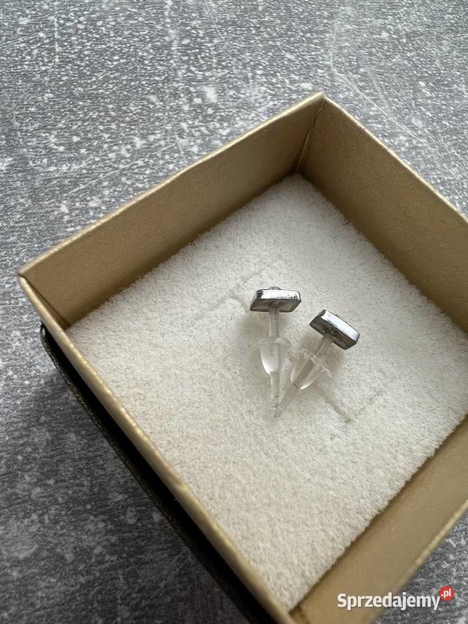 Kolczyk złoty z diamentem kwadrat