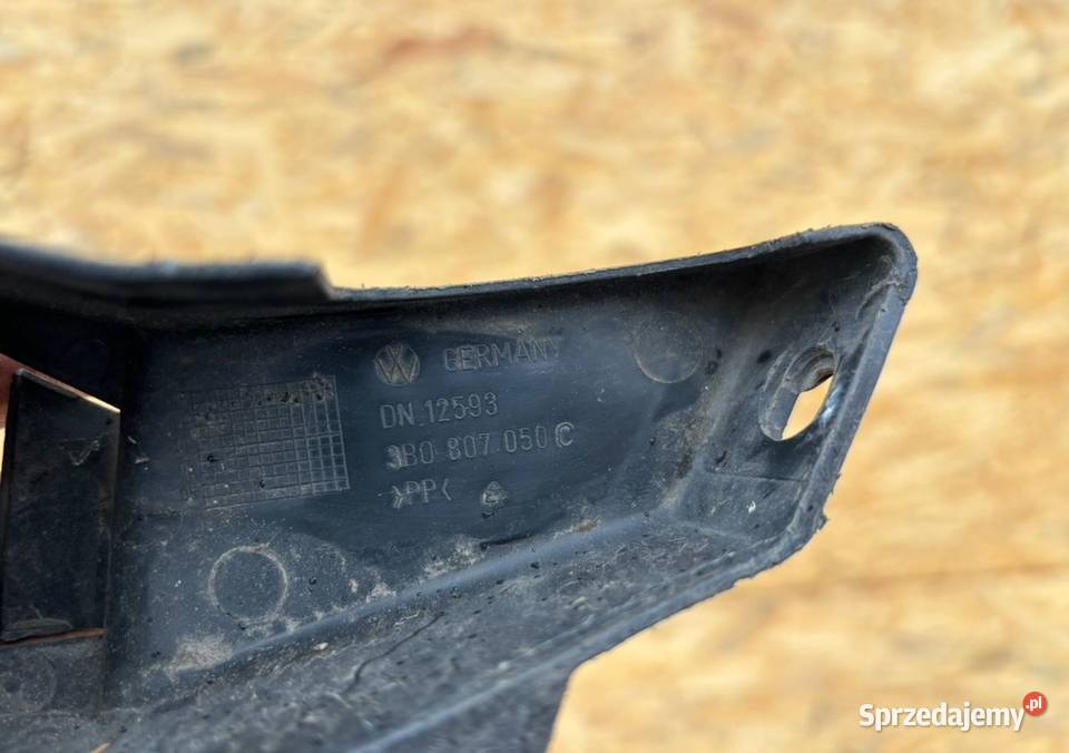 SLIZG POD LAMPE PRAWY PRZOD VW PASSAT B5 LATA Części samochodowe