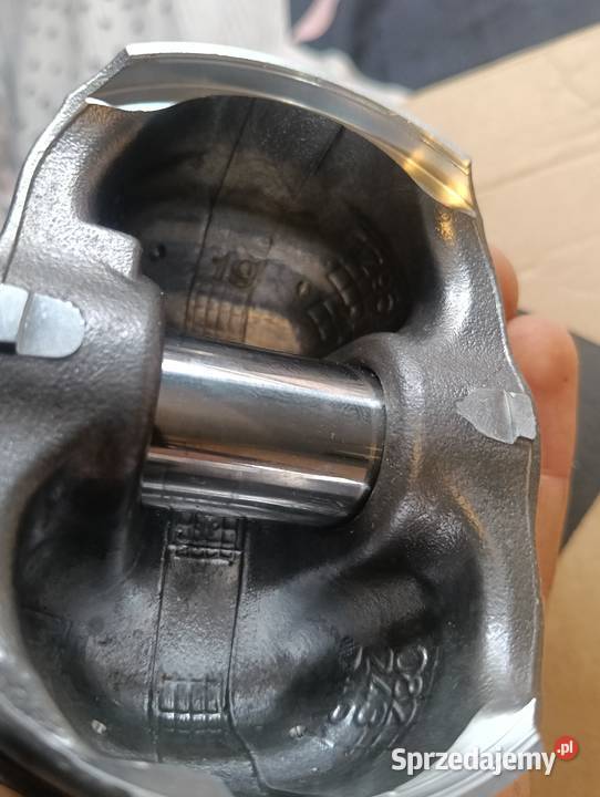 Nowy tłok Kolbenschmidt 40 247 600 20tfsi Wąwolnica