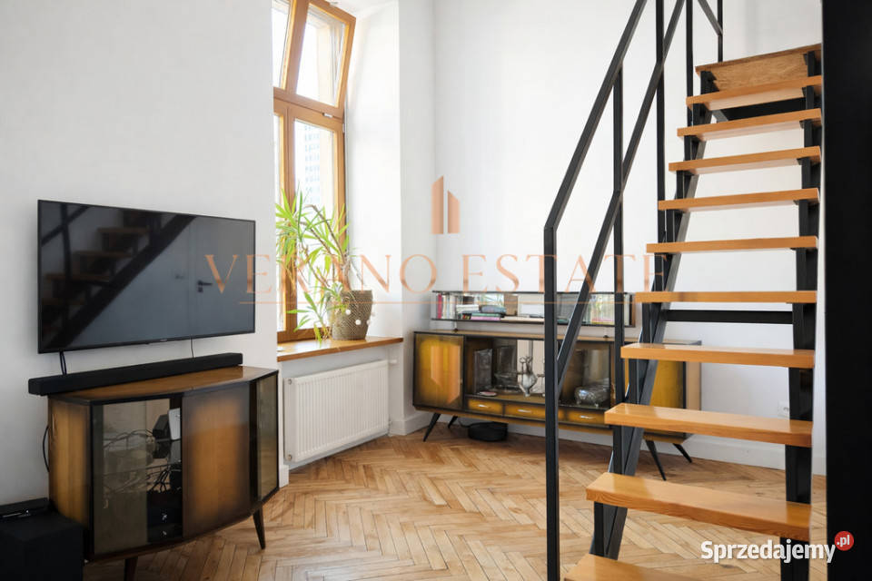 Wysoki 46 m loft w zabytkowej kamienicy sprzedam