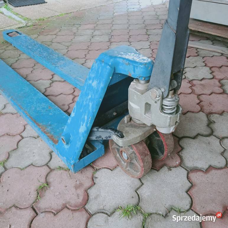 Paleciak z długimi widłami