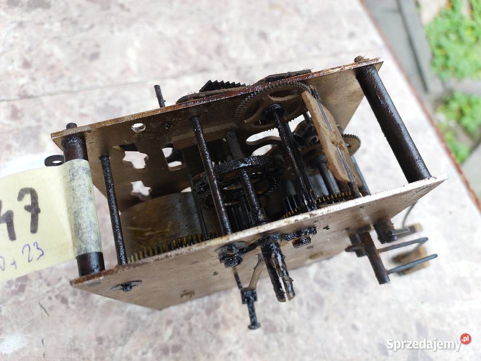 647 Mechanizm starego zegara ściennego Metron