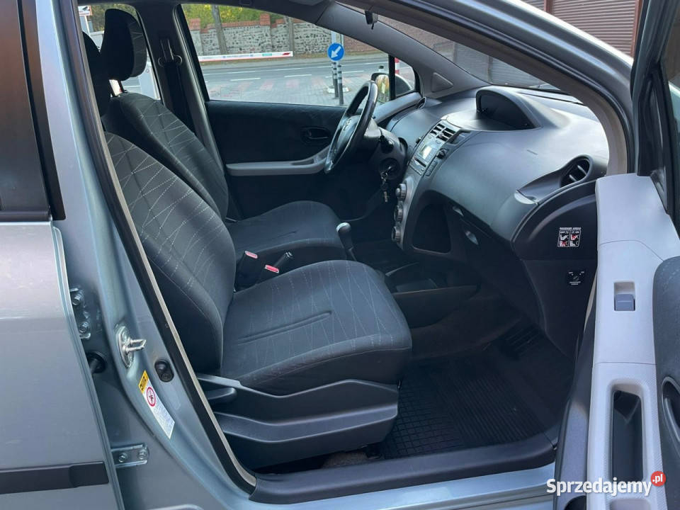 Toyota Yaris 13i VVTi 87 2005r SALON Polska garażowany Kampinos