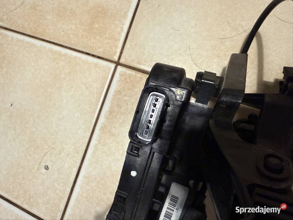 HYUNDAI IX20 ZAMEK DRZWI LEWY TYŁ 4 PIN EUROPA Warszawa
