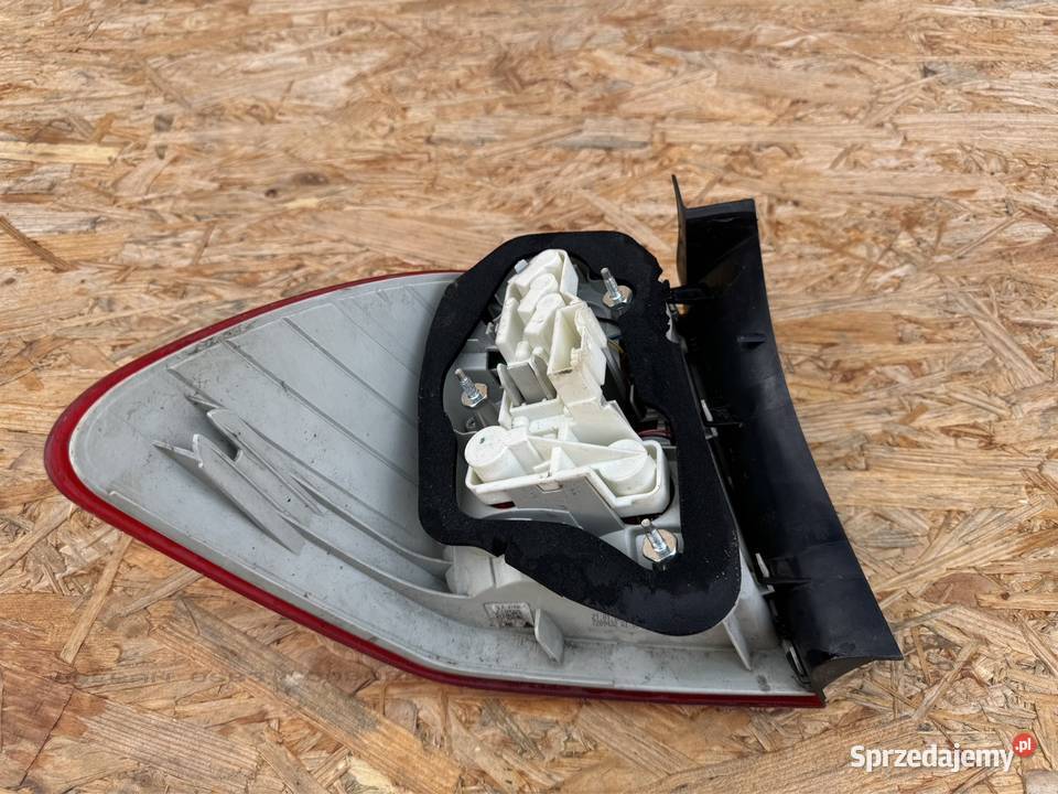 Lampa tył tylna prawa rh bmw e90 e91 lift lci osobowe Lampy tylne Międzychód