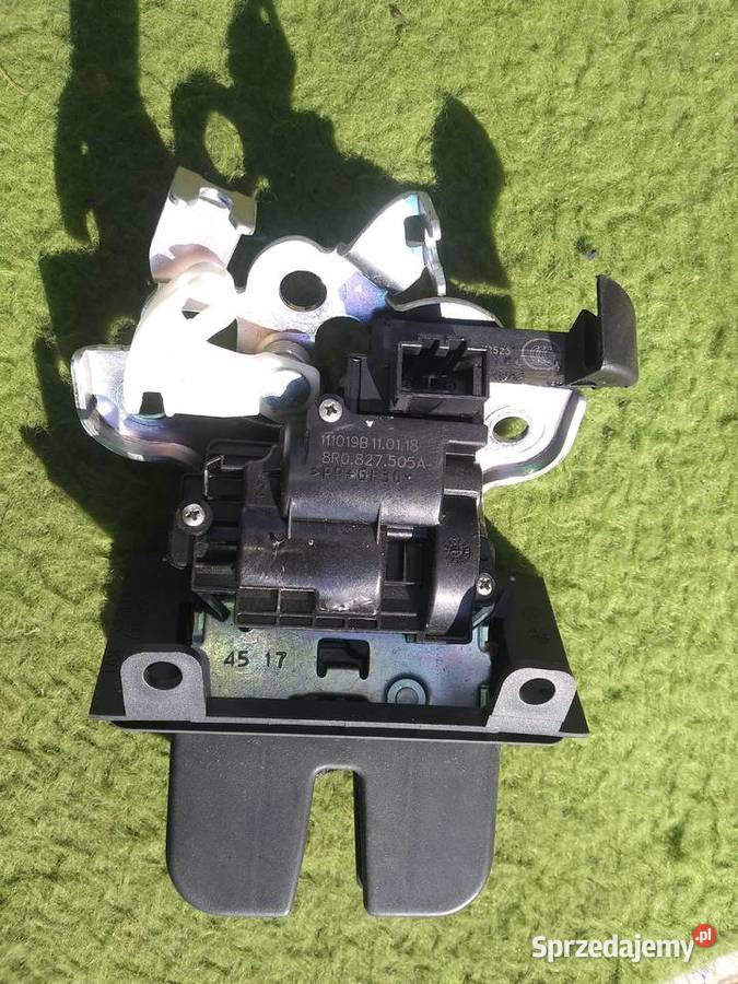 SKODA Rapid zamek klapy 8R0827505A