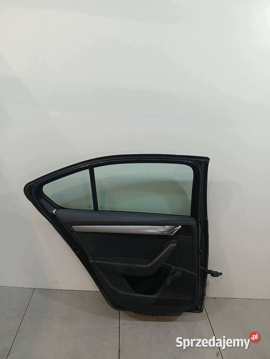 DRZWI LEWE TYŁ LF9R 5D HB Skoda Octavia III Rok produkcji 2013 sprzedam