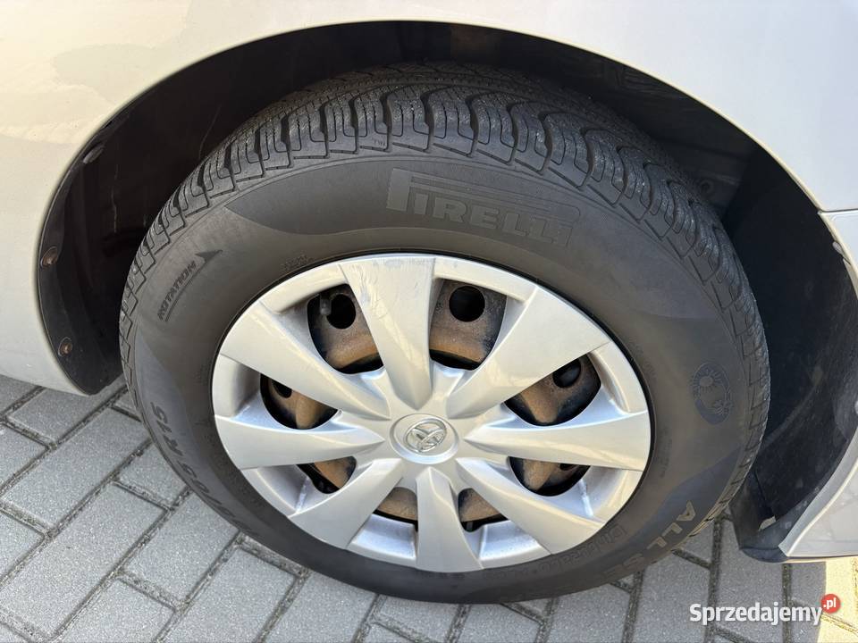 Toyota Auris 133 salon Polska relingi dachowe Nowe Bielice