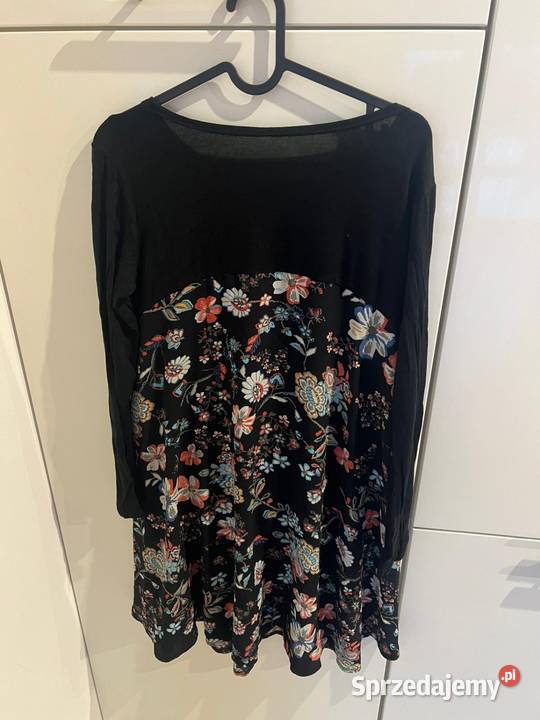 Piękna czarna sukienka w kwiaty Spódnice i sukienki Moda i Styl Gdańsk