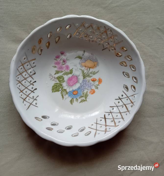 Porcelanowa ażurowa miseczka z kwiatowymi
