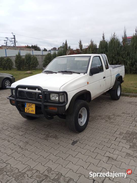 Nissan King kabpikup 4x4 zabytek żółte blachy Wrocław