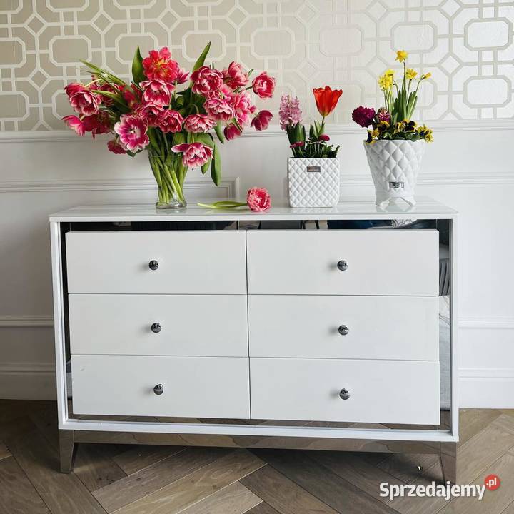Komoda nowoczesna biała na srebrnych nogach 40cm