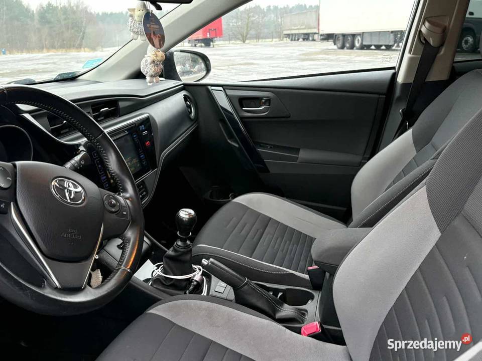 Toyota Auris Auris 16 D4D poLift 150 112 2015 230000km Szczecin